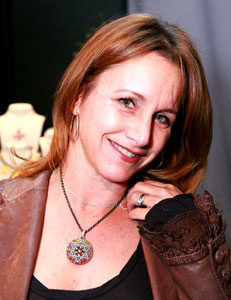   (Gabrielle Carteris) 